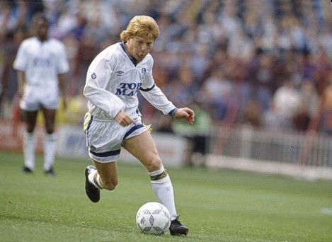Gordon Strachan đưa Leeds trở lại giải hạng Nhất và đoạt chức vô địch quốc gia từ tay Man Utd và ông thầy cũ Ferguson năm 1992.